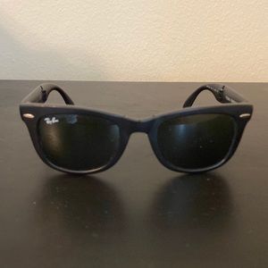 Black Ray Bans folding unisex classic sunglasses!